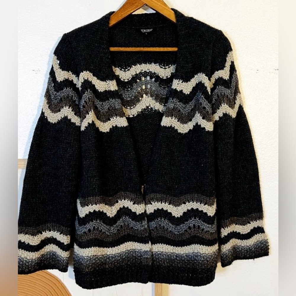 EUC Twins Italian wool blend, open style, knit cardigan sweater